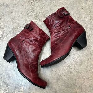 * Fidji maroon leather ankle boots